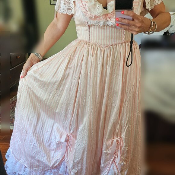 Beautiful hand-Made Southern Belle Satin Ball Gown - Picture 2 of 12